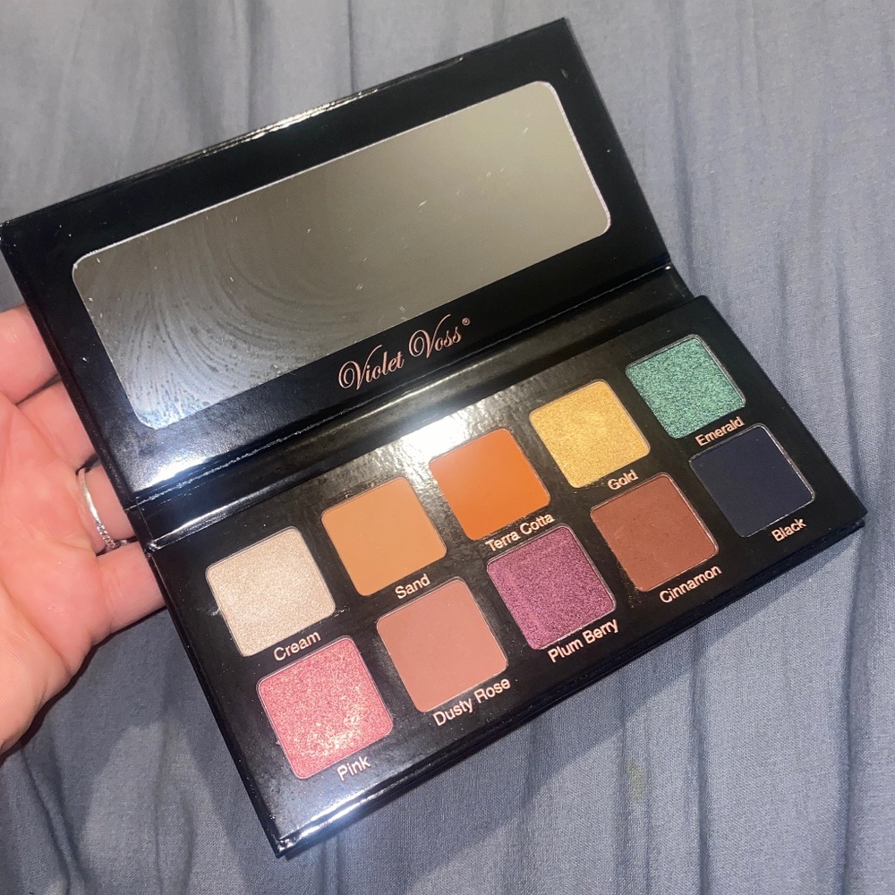 Violet Voss Essentials Eyeshadow palette